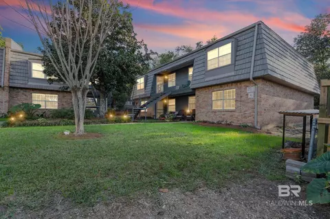 207 S Mobile St #218, Fairhope, AL 36532