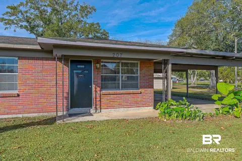 207 3rd St, Summerdale, AL 36580