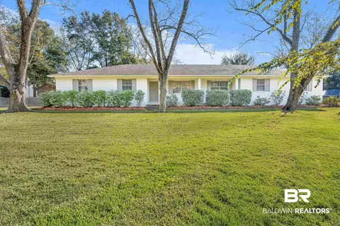18 Blue Island Ave, Fairhope, AL 36532