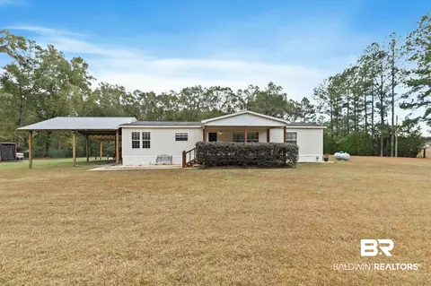 289 Blackwell Ln, Atmore, AL 36502