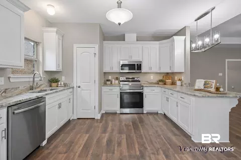 Kitchen - 21399 Brick Stack Ln, Fairhope, AL 36532 photo 1 of 2