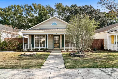 27 Cottage Dr, Fairhope, AL 36532