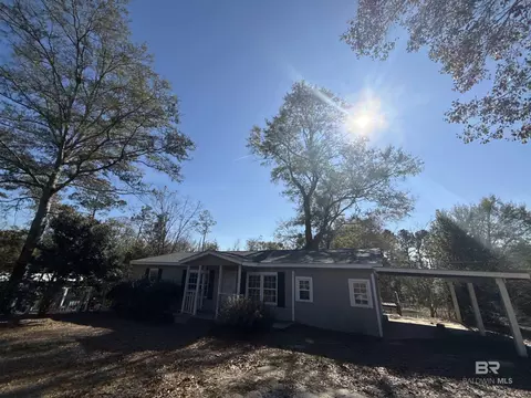32 Slate St, Atmore, AL 36502