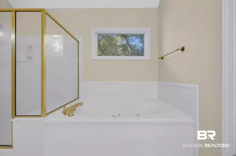 Bath - 1262 Patrick St, Daphne, AL 36526 photo 4 of 6