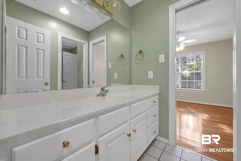 Bath - 1262 Patrick St, Daphne, AL 36526 photo 3 of 6