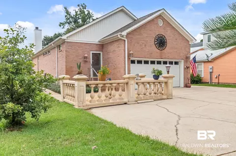 646 W Canal Dr, Gulf Shores, AL 36542