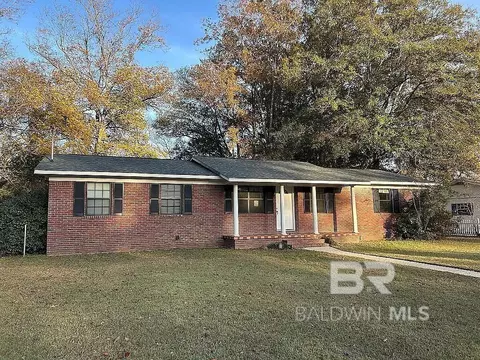 114 Avalon St, Brewton, AL 36426