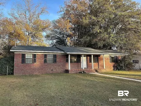 114 Avalon St, Brewton, AL 36426