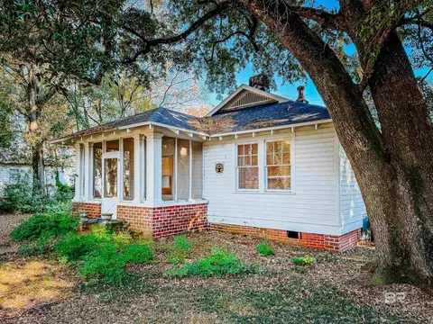 206 1st St, Chickasaw, AL 36611 photo 3