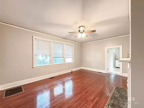 206 1st St, Chickasaw, AL 36611 photo 8