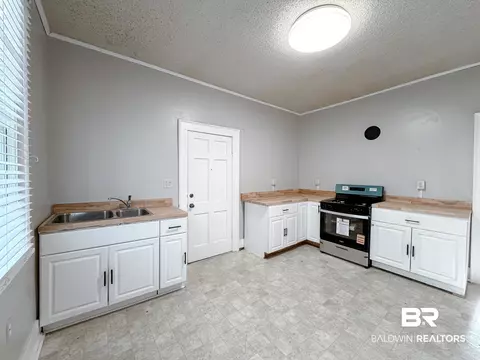 206 1st St, Chickasaw, AL 36611 photo 11