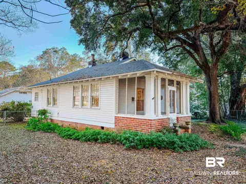206 1st St, Chickasaw, AL 36611 photo 4