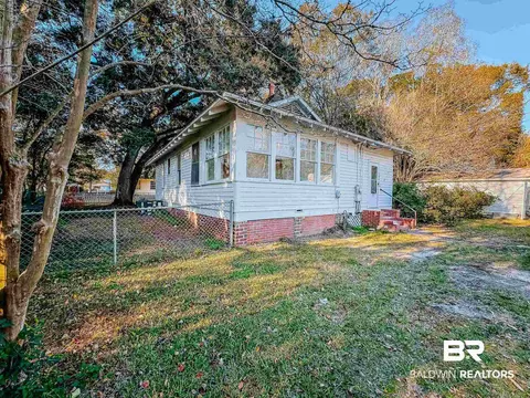 206 1st St, Chickasaw, AL 36611 photo 22