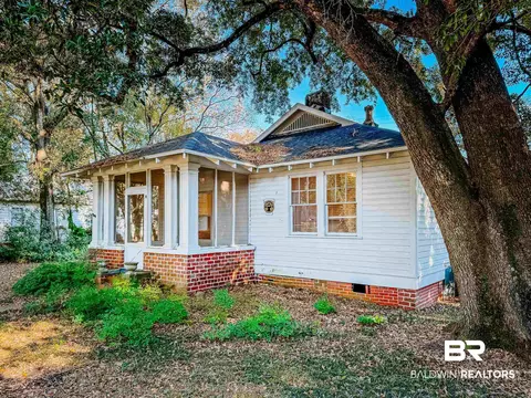 206 1st St, Chickasaw, AL 36611 photo 3