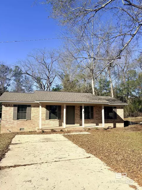 47 Fairview St, Evergreen, AL 36401