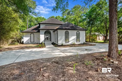 621 Wedgewood Dr, Gulf Shores, AL 36542