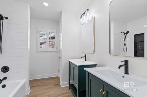 Bath - 301 E Indian Creek Dr, Mobile, AL 36607 photo 3 of 3