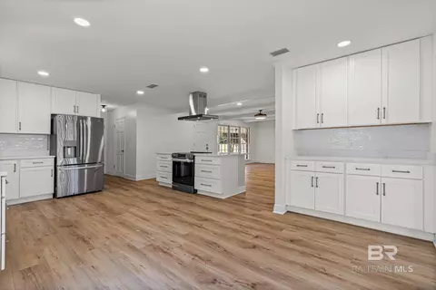 Entry Way - 301 E Indian Creek Dr, Mobile, AL 36607 photo 3 of 3