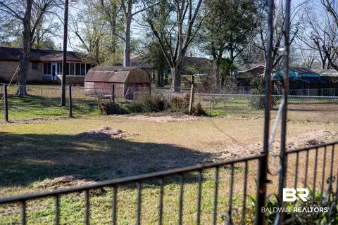 626 E Myrtle Ave, Foley, AL 36535 photo 17