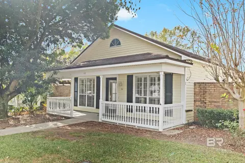44 Cottage Dr, Fairhope, AL 36532
