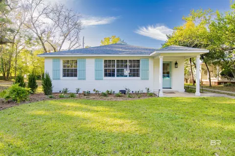 718 S Mobile St, Fairhope, AL 36532