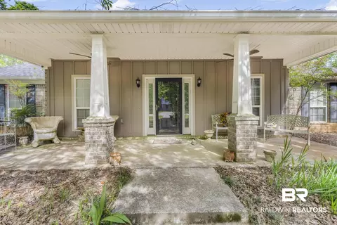 8356 Gayfer Rd Ext, Fairhope, AL 36532