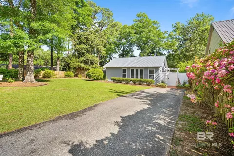 653 Bellangee Ave, Fairhope, AL 36532
