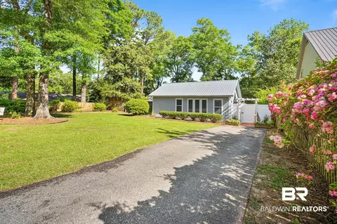 653 Bellangee Ave, Fairhope, AL 36532