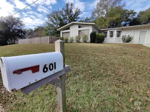601 Bon Secour St, Fairhope, AL 36532