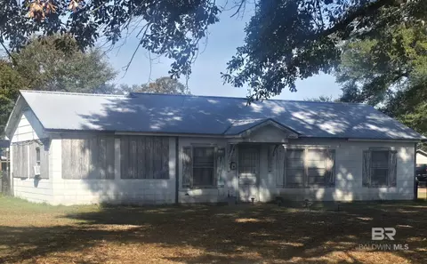 313 Cloverdale Rd, Atmore, AL 36502