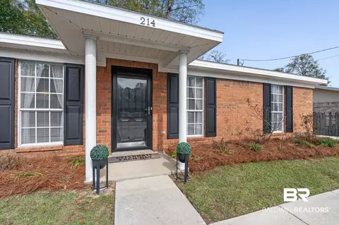 214 W Sycamore Ave, Foley, AL 36535