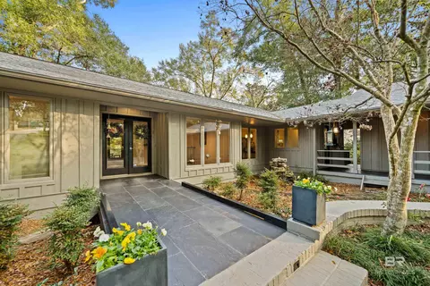 934 Sea Cliff Dr, Fairhope, AL 36532