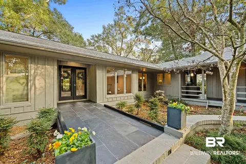 934 Sea Cliff Dr, Fairhope, AL 36532