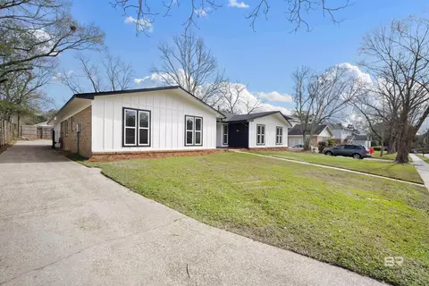 2333 W Huffman Dr, Mobile, AL 36693