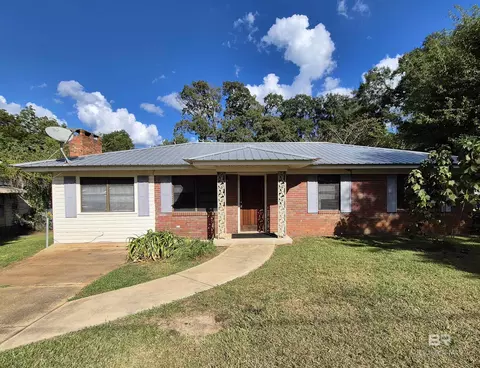 105 Elizabeth St, Evergreen, AL 36401