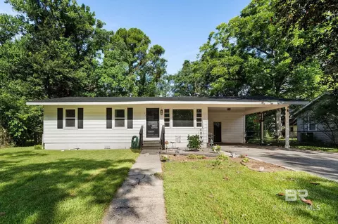 13 Cypress Dr, Saraland, AL 36571