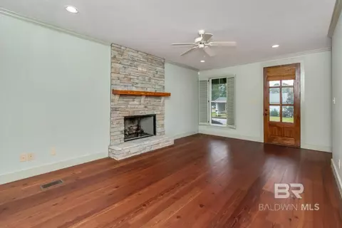 Living - 4 Rose Ave, Mobile, AL 36608 photo 2 of 2