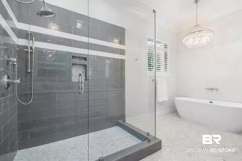 Bath - 5488 S Hilltop Dr, Mobile, AL 36608 photo 3 of 5