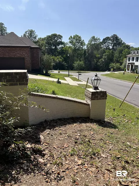 Exterior - 5488 S Hilltop Dr, Mobile, AL 36608 photo 2 of 8