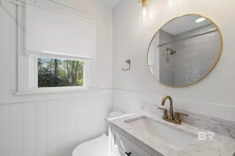 Bath - 3933 Radnor Ave, Mobile, AL 36608 photo 2 of 4
