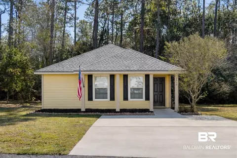 2010 Ridgewood Dr, Lillian, AL 36549