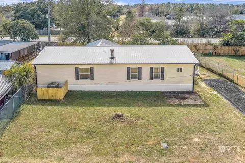102 S Wren Ln, Robertsdale, AL 36567