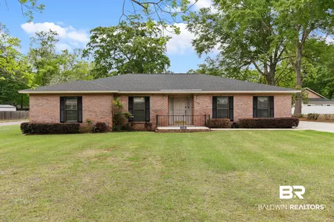 118 Woodmere Dr, Brewton, AL 36426