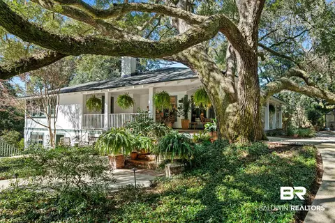651 Johnson Ave, Fairhope, AL 36532