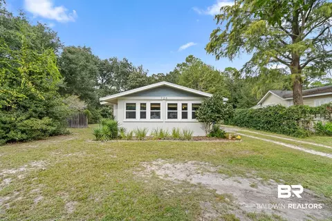 726 E 23rd Ave, Gulf Shores, AL 36542