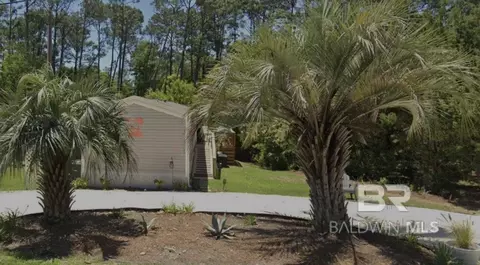 1405 Ridgewood Dr, Lillian, AL 36549