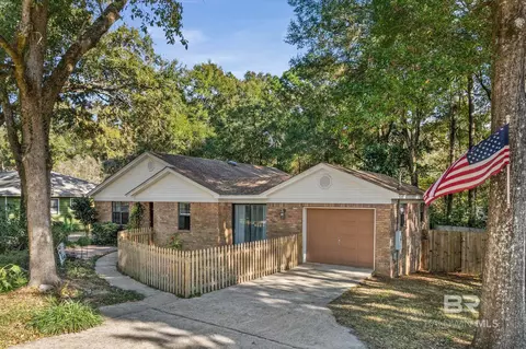513 3rd St, Fairhope, AL 36532