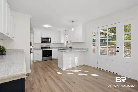 814 Nassau Dr, Mobile, AL 36608 photo 5