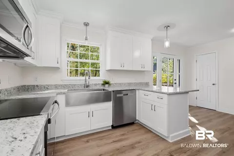 814 Nassau Dr, Mobile, AL 36608 photo 2