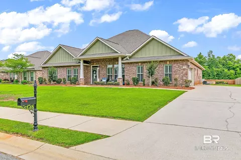 323 Wakefield Ave, Fairhope, AL 36532